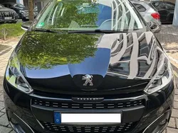 Schwarz Gebraucht 2017 Peugeot 208 Style Kleinwagen | 9.980 € (Teuer)