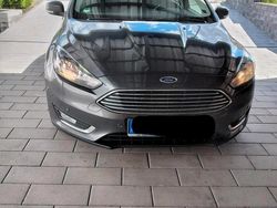 Grau Gebraucht 2016 Ford Focus Kombi | 9.950 € (Fairer Preis)