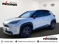 Platinum white / black Gebraucht 2024 Toyota Yaris Hybrid Plus | 36.490 €