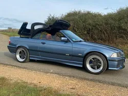 Blau Gebraucht 1998 BMW 320 Cabriolet Cabrio | 15.100 €