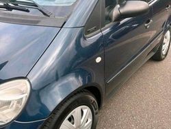 Blau Gebraucht 2002 Mercedes A140 Kleinwagen | 1.799 €