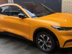 Orange Gebraucht 2023 Ford Mustang Mach-E Premium SUV | 46.400 €