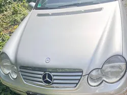 Schwarz Gebraucht 2003 Mercedes 200 Limousine | 1.900 €