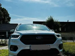 Weiß Gebraucht 2017 Ford Kuga ST-Line SUV | 12.000 € (Guter Preis)