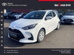 Weiß Gebraucht 2022 Toyota Yaris Comfort Limousine | 14.880 € (Fairer Preis)