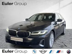 Grau Gebraucht 2022 BMW 530 Kombi | 35.899 € (Guter Preis)