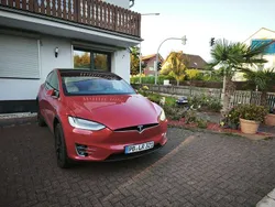 Rot Gebraucht 2016 Tesla Model X SUV | 34.300 €