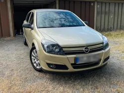 Gold Gebraucht 2004 Opel Astra Kleinwagen | 2.250 €