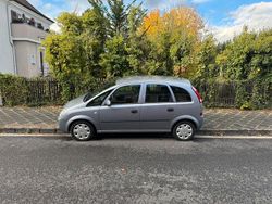 Grau Gebraucht 2003 Opel Meriva Van / Kleinbus | 1.999 € (Teuer)