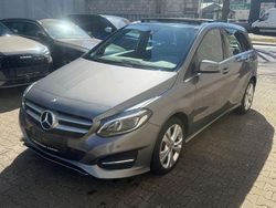 Grau Gebraucht 2016 Mercedes B180 Urban Van / Kleinbus | 13.900 € (Fairer Preis)