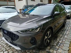 Grau Gebraucht 2022 Ford Focus Active X Limousine | 15.999 € (Guter Preis)