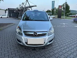 Silber Gebraucht 2011 Opel Zafira Design Edition Van / Kleinbus | 3.201 € (Fairer Preis)