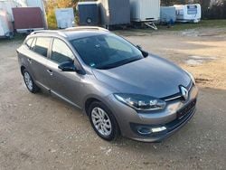 Grau Gebraucht 2015 Renault Mégane III LIMITED Limousine | 7.100 € (Fairer Preis)