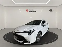 Schneeweiß Gebraucht 2023 Toyota Corolla Team | 29.888 € (Teuer)