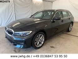 Black metallic Gebraucht 2020 BMW 330 Sport Line Kombi | 22.450 € (Guter Preis)