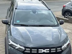 Grau Gebraucht 2023 Dacia Jogger Extreme Van / Kleinbus | 18.900 € (Fairer Preis)