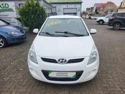 Weiß Gebraucht 2011 Hyundai i20 Classic Kleinwagen | 3.990 € (Etwas zu teuer)