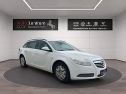 Weiß Gebraucht 2011 Opel Insignia Selection Kombi | 3.990 € (Fairer Preis)