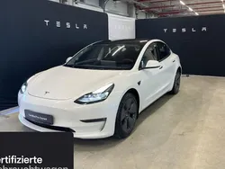 Weiß Gebraucht 2021 Tesla Model 3 Long Range RWD Limousine | 29.100 € (Teuer)