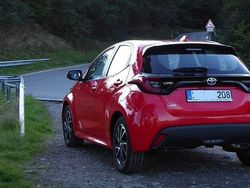 Rot Gebraucht 2022 Toyota Yaris Hybrid Team Limousine | 19.750 € (Fairer Preis)