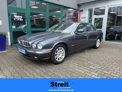 Grau Gebraucht 2004 Jaguar XJ8 Limousine | 18.790 €