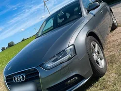 Grau Gebraucht 2013 Audi A4 Kombi | 7.399 €