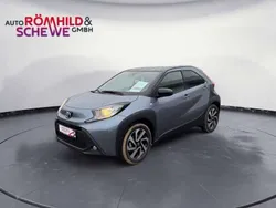 Celestite grey metallic/ dach mysticschwarz mica Neu 2024 Toyota Aygo Team Kleinwagen | 18.990 €