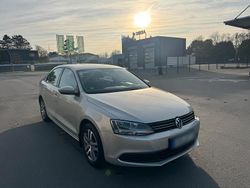 Grau Gebraucht 2013 VW Jetta Limousine | 5.900 € (Fairer Preis)