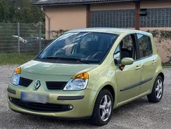 Grün Gebraucht 2004 Renault Modus Van / Kleinbus | 1.999 € (Fairer Preis)