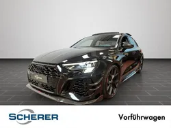 Mythosschwarz metallic (metallic) Gebraucht 2024 Audi RS3 Sportback Comfort Kleinwagen | 94.990 €