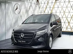 Obsidianschwarz metallic Gebraucht 2024 Mercedes V220 Style Van / Kleinbus | 56.440 € (Etwas zu teuer)