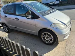 Silber Gebraucht 2006 Mercedes A180 Classic Van / Kleinbus | 1.800 € (Teuer)