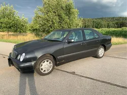 Schwarz Gebraucht 1999 Mercedes E220 Limousine | 5.500 €