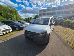 Arktikweiss Gebraucht 2018 Mercedes Vito Van / Kleinbus | 18.445 €