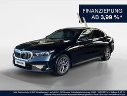 Saphirschwarz metallic Gebraucht 2024 BMW 520 Comfort Edition Limousine | 49.890 € (Fairer Preis)