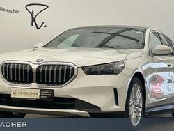 Alpinweiss Gebraucht 2024 BMW 530e Comfort Edition Limousine | 50.899 €