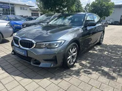 Grau Gebraucht 2022 BMW 320 Sport Line Limousine | 29.900 € (Superpreis)