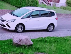 Weiß Gebraucht 2015 Opel Zafira Van / Kleinbus | 8.000 €