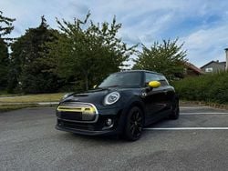 Schwarz Gebraucht 2020 Mini Cooper SE Kleinwagen | 14.590 € (Etwas zu teuer)