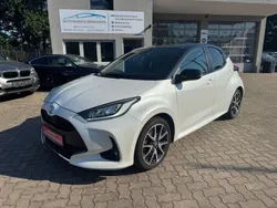 Weiß Gebraucht 2021 Toyota Yaris Style Limousine | 18.290 € (Etwas zu teuer)
