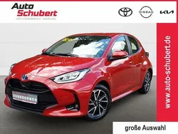 Rot Gebraucht 2022 Toyota Yaris Hybrid Team Limousine | 18.980 € (Guter Preis)