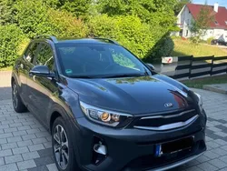 Grau Gebraucht 2018 Kia Stonic Spirit SUV | 13.200 € (Fairer Preis)