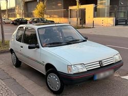 Weiß Gebraucht 1991 Peugeot 205 Kleinwagen | 3.500 €