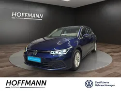 Blau Gebraucht 2020 VW Golf VIII Life Limousine | 19.950 € (Etwas zu teuer)