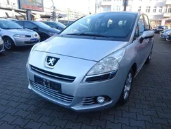Silber Gebraucht 2013 Peugeot 5008 Van / Kleinbus | 3.900 € (Guter Preis)
