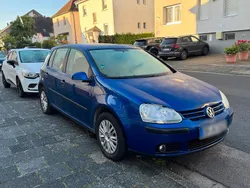 Blau Gebraucht 2005 VW Golf V Kleinwagen | 3.500 € (Fairer Preis)