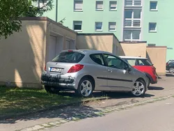 Grün Gebraucht 2009 Peugeot 207 Coupé | 3.000 € (Fairer Preis)