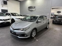 Grau Gebraucht 2016 Toyota Auris Comfort Limousine | 10.200 € (Fairer Preis)