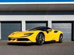 Gelb Gebraucht 2022 Ferrari SF90 Cabrio | 428.400 €