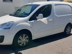 Weiß Gebraucht 2016 Citroën Berlingo Van / Kleinbus | 10.850 € (Etwas zu teuer)